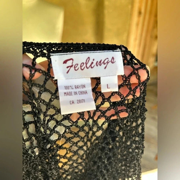FEELINGS vintage 100% Rayon  over throw top - Picture 7 of 7